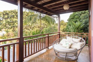 Honeymoon Suite, Mountain View