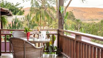 Suíte lua de mel, vista para a montanha | 1 quarto, frigobar, individualmente decorados