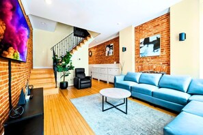 Living area - Federal Hill & Inner Harbor Lux Retreat: Sleeps 6 (Baltimore)