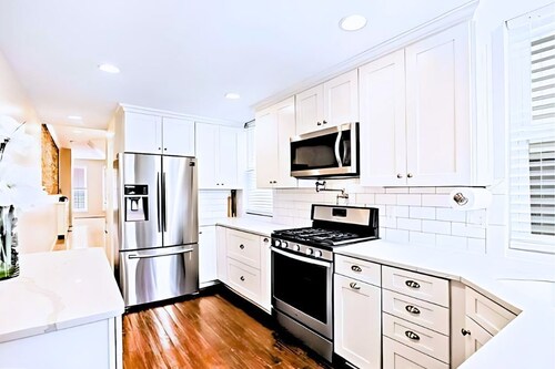 Federal Hill & Inner Harbor Lux Retreat: Sleeps 6