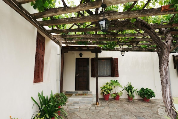 House, Smoking | 2 bedrooms
