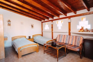 Casa | 4 camere, una scrivania