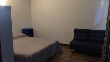 3 slaapkamers, een strijkplank/strijkijzer, wifi