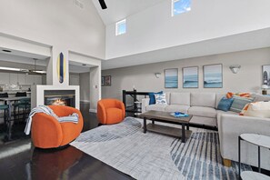 Smart TV, chimenea y futbolito 