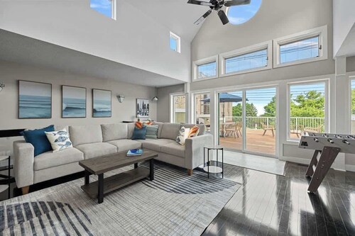 City Surf Loft-Wlk to Silver Beach, Shops + Dining