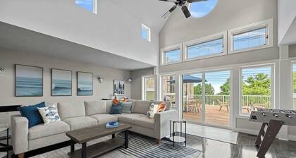 City Surf Loft-Wlk to Silver Beach, Shops + Dining