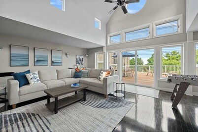 City Surf Loft-Wlk to Silver Beach, Shops + Dining