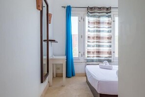 2 bedrooms, bed sheets
