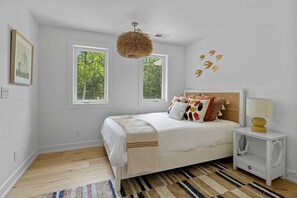 7 bedrooms, desk, travel cot, WiFi - Contemporary 26-Acre Estate, Private Beach, Pool (Stevensville)