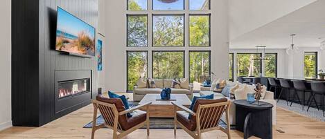 Smart TV, chimenea, oficina, monitor de computadora