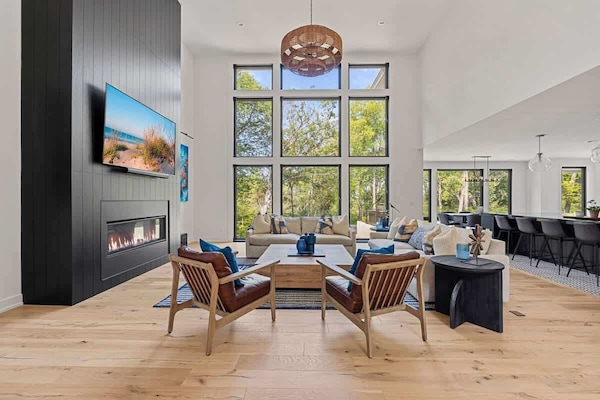 Smart TV, fireplace, offices, computer monitors