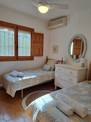 2 bedrooms, desk, iron/ironing board, travel crib - Villa Bibi with Spectacular Sunset and Views (Javea)