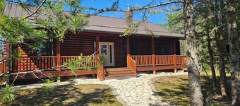 Lakefront cottage, construction 2023, with 300 ft private beach on Lake Huron