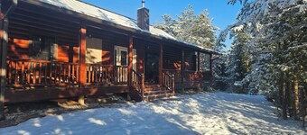 Lakefront cottage, construction 2023, with 300 ft private beach on Lake Huron
