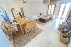 Living area - Perfect Getaway: New Marina Apt (Hurghada)