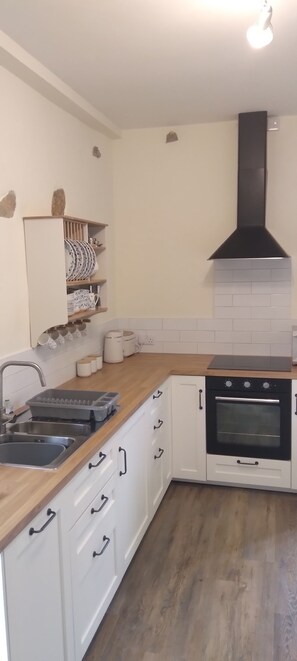 Réfrigérateur, micro-ondes, four, lave-vaisselle