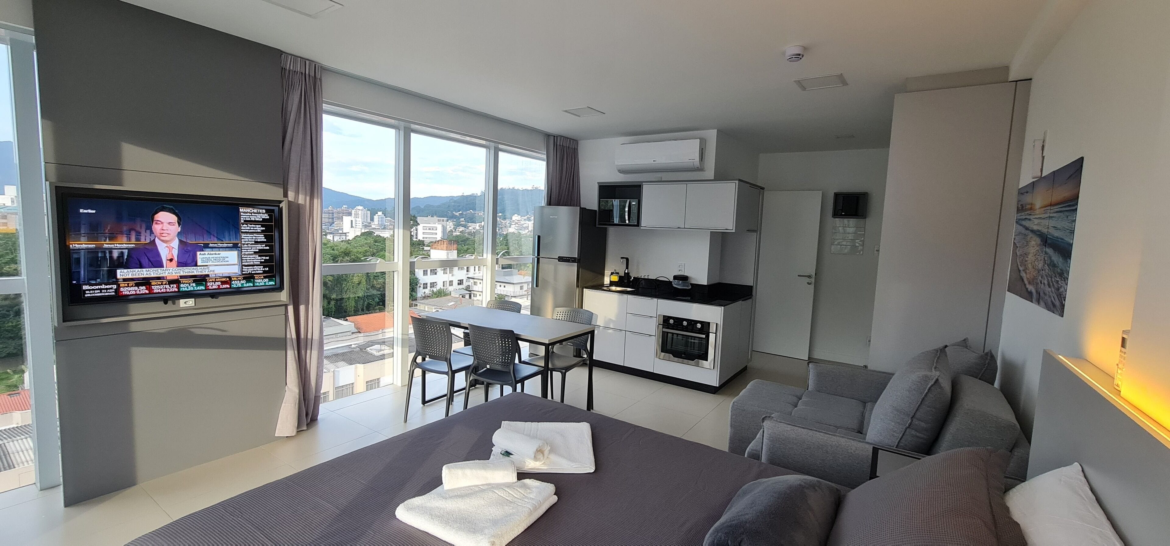 STUDIO type 2 - upper floor | Colchones con acolchado adicional y mobiliario individual