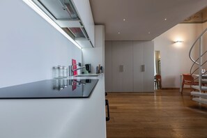 豪華開放式客房, 城市景 | 私人廚房 | 大型雪櫃/冰箱、焗爐、爐具、洗碗機