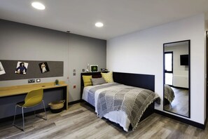 Blackout drapes, free WiFi, bed sheets