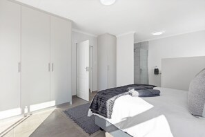 3 bedrooms, free WiFi, bed sheets