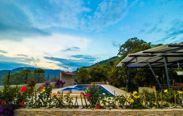 Traditional Double or Twin Room, Garden View | Pool - Bosques de la pradera (Manizales)