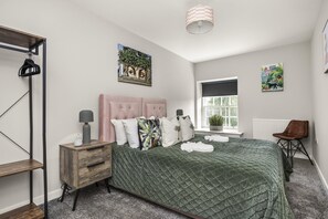 3 chambres, fer et planche à repasser, accès Internet, draps fournis