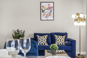 Smart TV - Buzzing Brighton Apartment 6 | By My Getaways (Brighton)