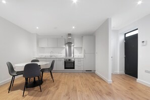 Dining - Guest Ready - Oak Crescent City House, London, E14 (London)