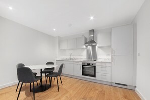 Private kitchen - Guest Ready - Oak Crescent City House, London, E14 (London)