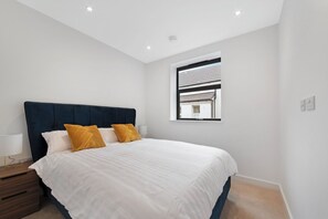 2 bedrooms, iron/ironing board, free WiFi, bed sheets - Guest Ready - Oak Crescent City House, London, E14 (London)