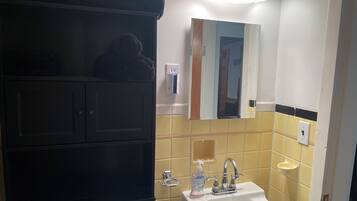 Handtücher, Seife, Toilettenpapier