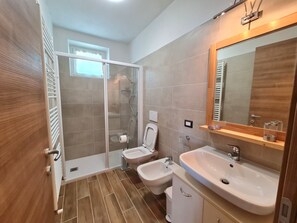 Shower, towels