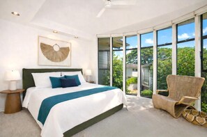 3 habitaciones, tabla de planchar con plancha y cuna de viaje 