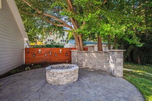 Property grounds - Glamorous, Upscale 5B Hyde Park Home w/Patio (Cincinnati)