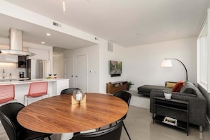 Townhouse, 1 Tempat Tidur King, patio, pemandangan kota (401 Linden Street (unit 3-231)) | Interior