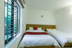 Standard Triple Room | Desk, free WiFi, bed sheets