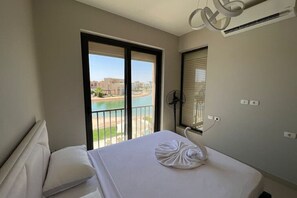 3 bedrooms, bed sheets