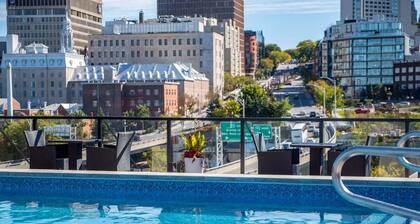 Rustique, Ville de Québec - 2 chambre et 2 salles de bain -piscine -toit (l'été)