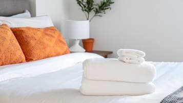 2 bedrooms, iron/ironing board, travel cot, WiFi