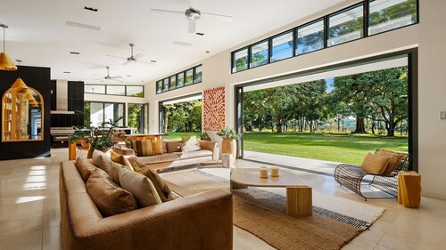 Pine Mountain - luxury rural estate with pool