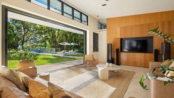 Smart-TV, peis og kontorer