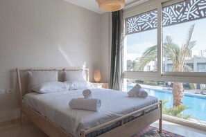 2 bedrooms, bed sheets