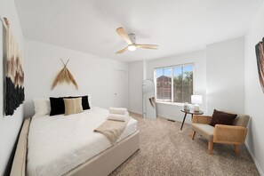 5 habitaciones, tabla de planchar con plancha, cuna de viaje y wifi 