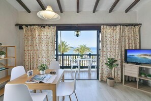 Dining - Ocean Views Arpones 16 by VillaGranCanaria (Playa del Ingles)
