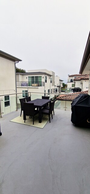 Outdoor dining - Charming 2-bedroom house near beaches and Pier in wonderful Redondo Beach (Redondo Beach)