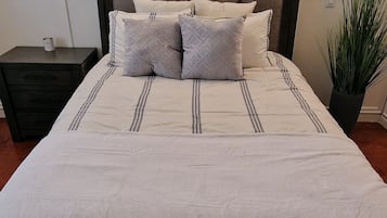 2 habitaciones, tabla de planchar con plancha, cuna de viaje y wifi