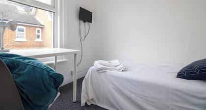 Cosy En-suite Room in the City Centre Room 14