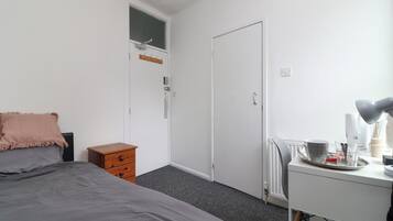 1 habitación, wifi y ropa de cama