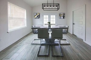 Dining - Family-Friendly Retreat in Canyon Lake (Canyon Lake)