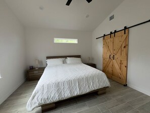 3 bedrooms, iron/ironing board, WiFi, bed sheets